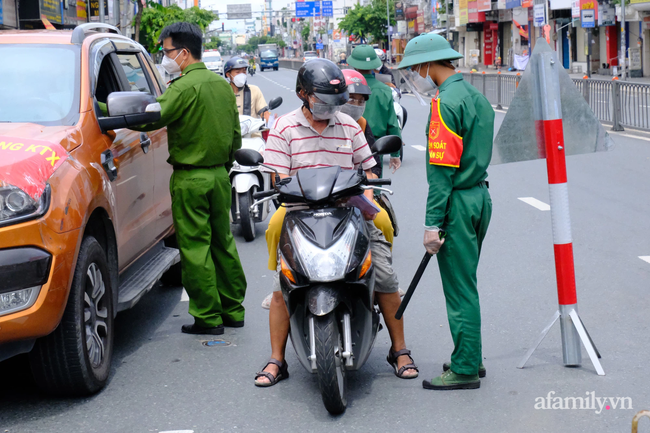 Các nhóm thiện nguyện có được Công an TP.HCM cấp giấy đi đường trong thời gian siết chặt giãn cách hay không? - Ảnh 1.