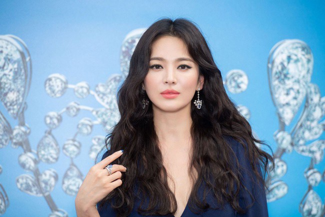 Đây mới là đối thủ đáng gờm của Song Hye Kyo trên màn ảnh cuối năm chứ không phải nữ idol có 40 triệu fan - Ảnh 2.