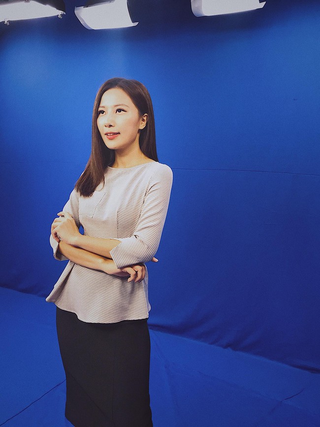 Chân váy bút chì "già đanh" nhưng các BTV VTV mặc lên vẫn tươi trẻ, chuẩn thanh lịch với 13 cách mix cao tay - Ảnh 3. Chân váy bút chì "già đanh" nhưng các BTV VTV mặc lên vẫn tươi trẻ, chuẩn thanh lịch với 13 cách mix cao tay - Ảnh 3.