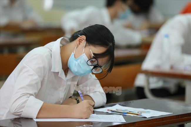Gần 11.500 th&iacute; sinh dự thi tốt nghiệp THPT đợt 2 - Ảnh 1.