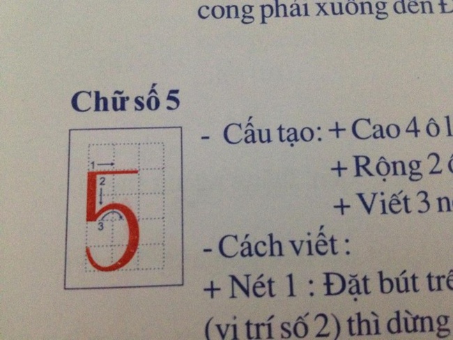 Dạy con tập viết, bà mẹ phát hiện bí mật &quot;động trời&quot;: Không tin nổi là tôi từng học cái này hồi lớp 1 luôn! - Ảnh 3.