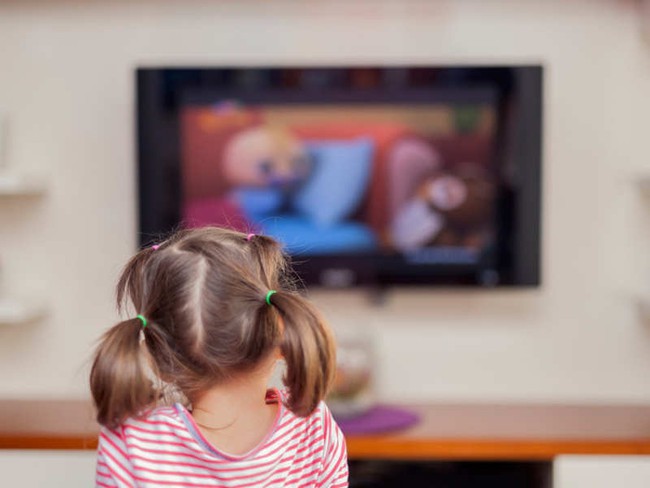 Trẻ sơ sinh và trẻ mới biết đi có nên coi TV không? Kết quả nghiên cứu này sẽ khiến nhiều người bất ngờ - Ảnh 2.