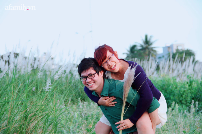 Chuyện t&igrave;nh c&oacute; 26 ngh&igrave;n like của cặp đ&ocirc;i Hội An: Lớp 8 gặp mặt nh&igrave;n đ&atilde; "thấy gh&eacute;t" v&agrave; m&agrave;n giảm 22kg sau sinh ngoạn mục b&otilde; c&ocirc;ng chồng b&oacute;c bưởi mỗi ng&agrave;y! - Ảnh 3.