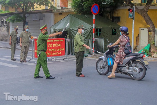 Dịch COVID-19 ngày 8/8: Thêm 4.941 ca mắc mới, hơn 8 triệu người đã được tiêm vắc xin mũi 1 - Ảnh 1.