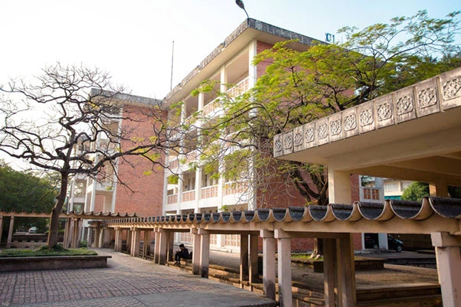 Chọn Đại học Hà Nội (HANU) hay Đại học Ngoại ngữ Quốc gia (ULIS) để học tiếng: Xem bảng so sánh sau để có lựa chọn đúng - Ảnh 9. Chọn Đại học Hà Nội (HANU) hay Đại học Ngoại ngữ Quốc gia (ULIS) để học tiếng: Xem bảng so sánh sau để có lựa chọn đúng - Ảnh 9.