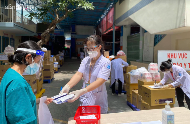 Bệnh viện Nhi Đồng 1 đã bàn giao 200 ngàn gói thuốc điều trị F0 trong cộng đồng cho TP.HCM - Ảnh 3.