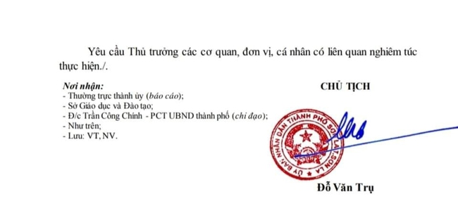 Giáo viên ở Sơn La lộ ảnh &quot;nóng&quot; trong lúc tập huấn trực tuyến SGK, tạm đình chỉ công tác - Ảnh 3.