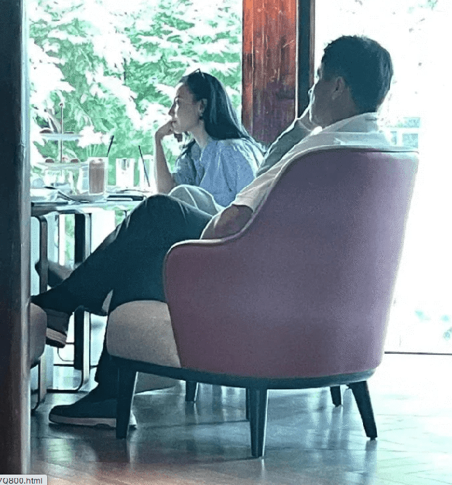"Bóc trần" nhan sắc thật của Trương Bá Chi ở tuổi 41 qua loạt ảnh chụp trộm - Ảnh 3. "Bóc trần" nhan sắc thật của Trương Bá Chi ở tuổi 41 qua loạt ảnh chụp trộm - Ảnh 3.