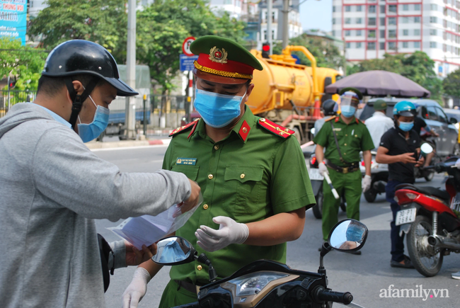 Hà Nội xem xét nới lỏng một số hoạt động dịch vụ - Ảnh 1.