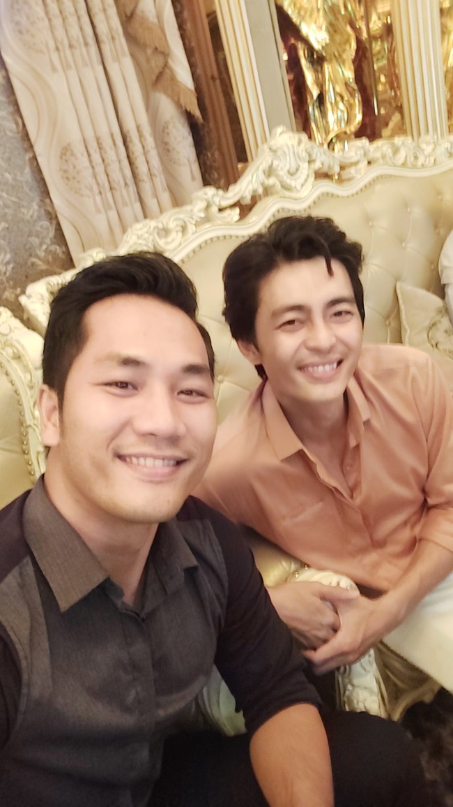 Thương con cá Rô đồng: Lộ ảnh thân thiết của Hải Đen – Thiệt, có khi nào kết phim từ thù thành bạn? - Ảnh 1. Thương con cá Rô đồng: Lộ ảnh thân thiết của Hải Đen – Thiệt, có khi nào kết phim từ thù thành bạn? - Ảnh 1.