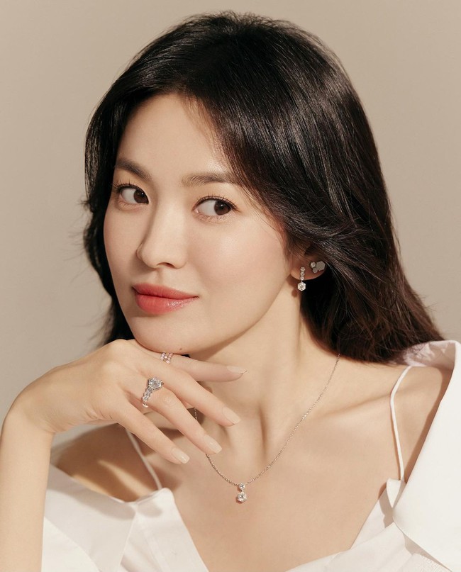 &quot;Thua đau&quot; trước chồng cũ Song Joong Ki, Song Hye Kyo lại gây chú ý vì nhan sắc tuổi 40 cực đỉnh thế này  - Ảnh 2.