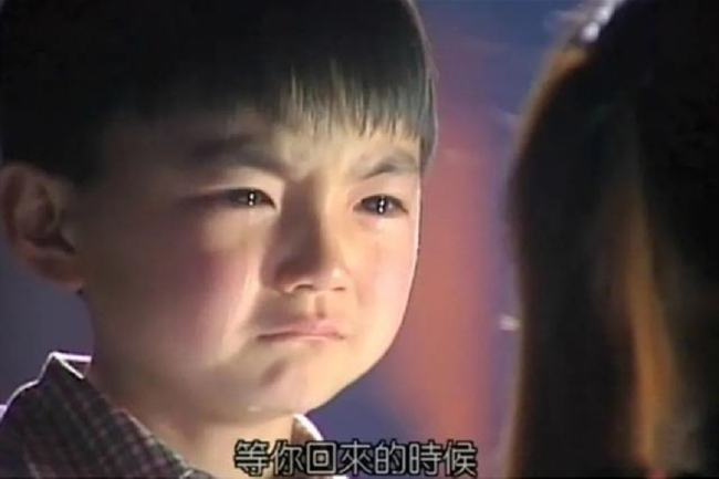 Cái giá "nghiệt ngã" cho sự nổi tiếng của sao nhí Hoa ngữ đình đám: Trở thành "công cụ" để bố mẹ kiếm tiền và cái kết cay đắng khi lĩnh án 17 năm tù - Ảnh 1.