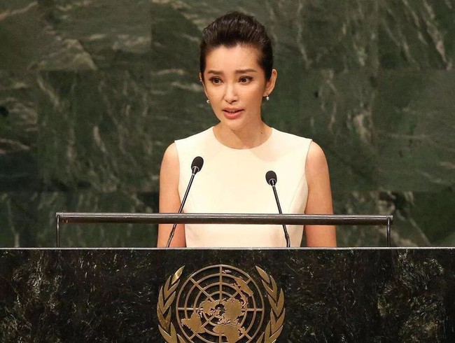 Lý Băng Băng: Nỗ lực học tiếng Anh ở tuổi 37 khiến mọi người bất ngờ - Ảnh 4.