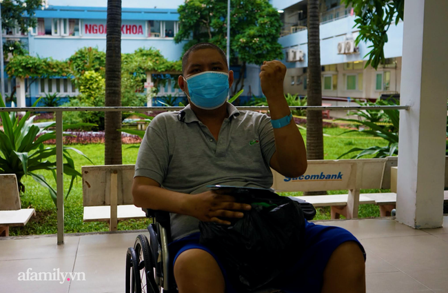 F0 thứ 500 tại Bệnh viện Gia Định xuất viện là người đàn ông 100kg, hồi phục ngoạn mục sau gần 1 tháng nguy kịch - Ảnh 1.