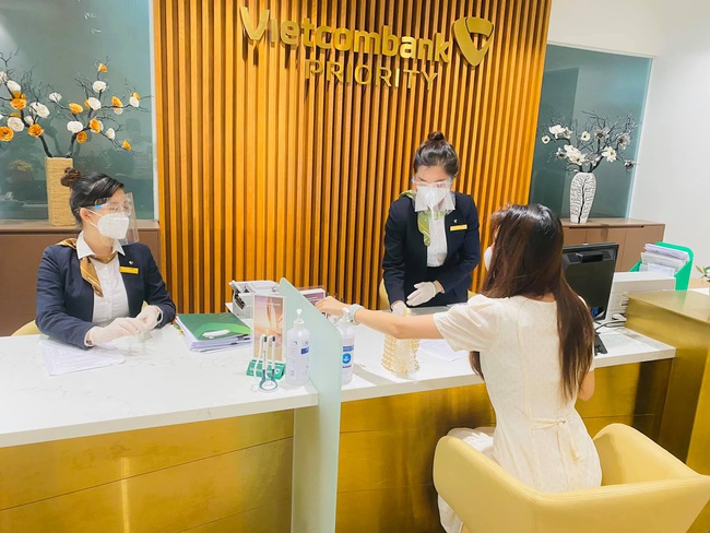Cận cảnh 18.000 tờ sao kê xếp thành từng thùng giấy lớn Thủy Tiên vừa nhận tại ngân hàng - Ảnh 4.