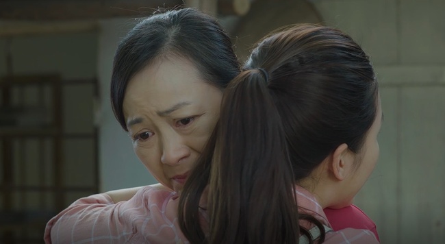 Mặt nạ hạnh phúc: Hân thú nhận mọi việc, bà Trang ngã ngửa vì chồng con bênh ôsin chằm chặp - Ảnh 7.