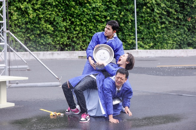 Running Man Vietnam lên sóng: 5 thành viên cũ đi cứu Trường Giang - Thúy Ngân - Jack, netizen tràn vào Fanpage tẩy chay  - Ảnh 1.