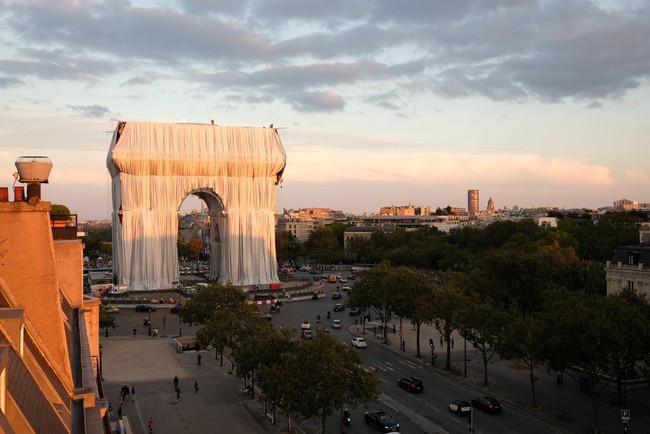 Khải Hoàn Môn biểu tượng của Paris được bọc kín trong 25.000 m2 vải - Ảnh 8.