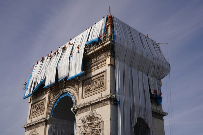 Khải Hoàn Môn biểu tượng của Paris được bọc kín trong 25.000 m2 vải - Ảnh 7.