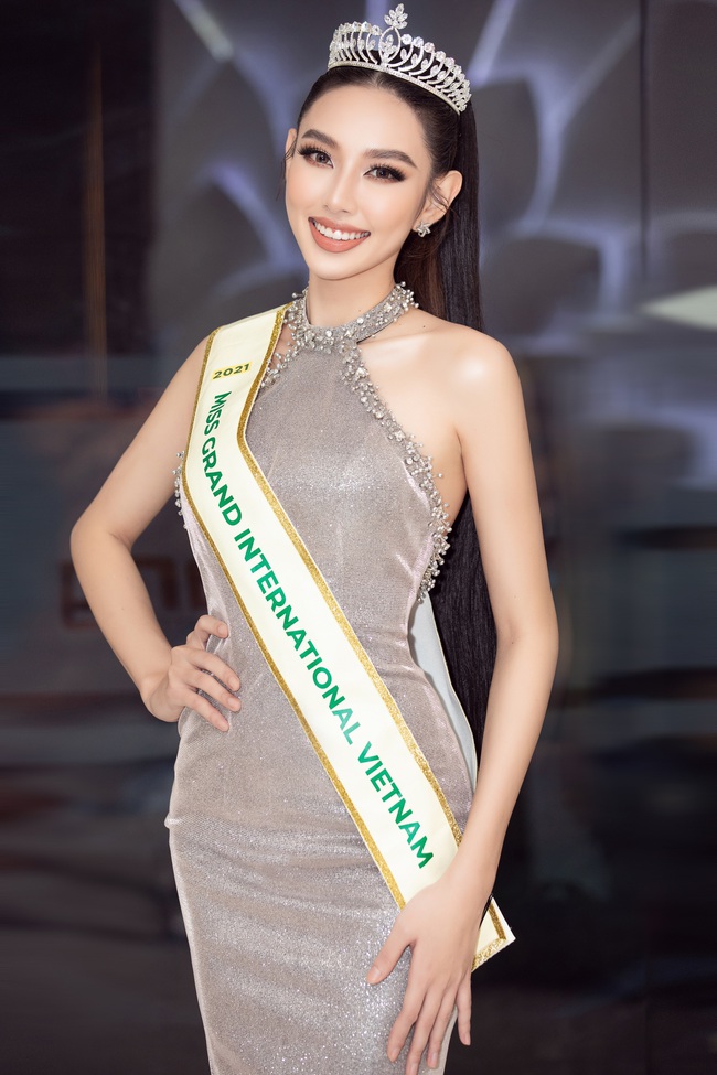 Màn đọ body &quot;cực nóng&quot; của hai nàng Hậu đại diện Việt Nam tại Miss Grand International - Ảnh 1.