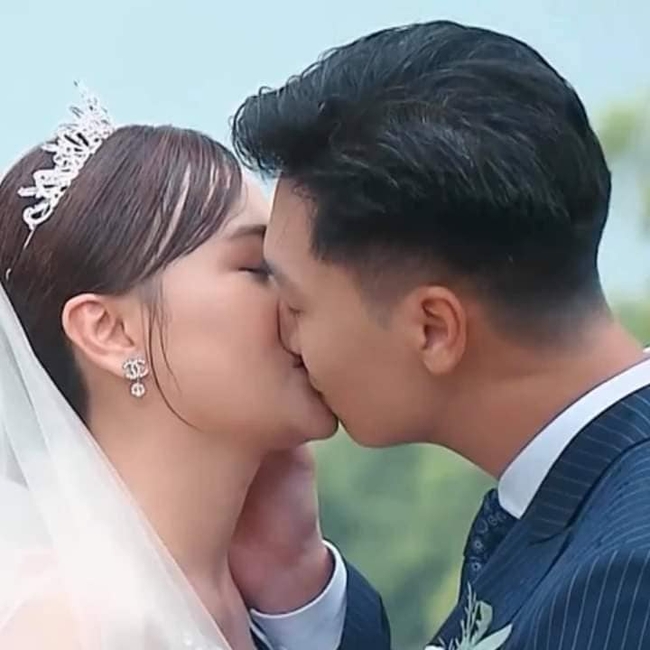 Hương vị tình thân: Nụ hôn của Long - Nam đang bị la ó là hàng thật không phải &quot;fake&quot;! - Ảnh 4.