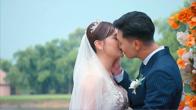Hương vị tình thân: Nụ hôn của Long - Nam đang bị la ó là hàng thật không phải &quot;fake&quot;! - Ảnh 2.