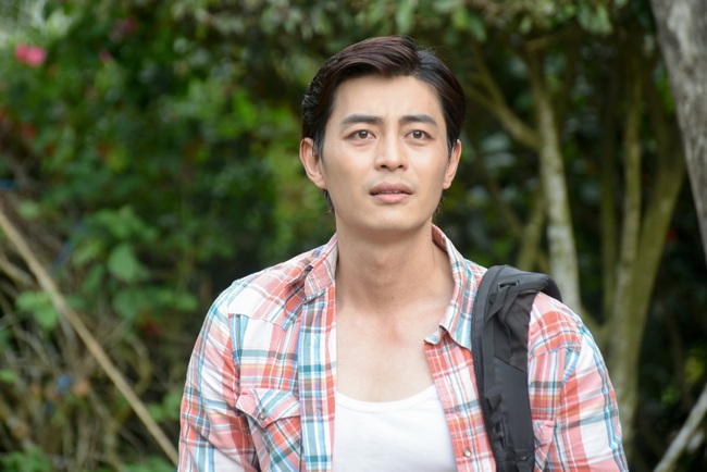 Thương con cá Rô đồng: Trọn bộ cảnh Thiệt (Quốc Huy) đi tù trở về, Nhung đã chết, chỉ có thể ôm thị Thương an ủi - Ảnh 2. Thương con cá Rô đồng: Trọn bộ cảnh Thiệt (Quốc Huy) đi tù trở về, Nhung đã chết, chỉ có thể ôm thị Thương an ủi - Ảnh 2.