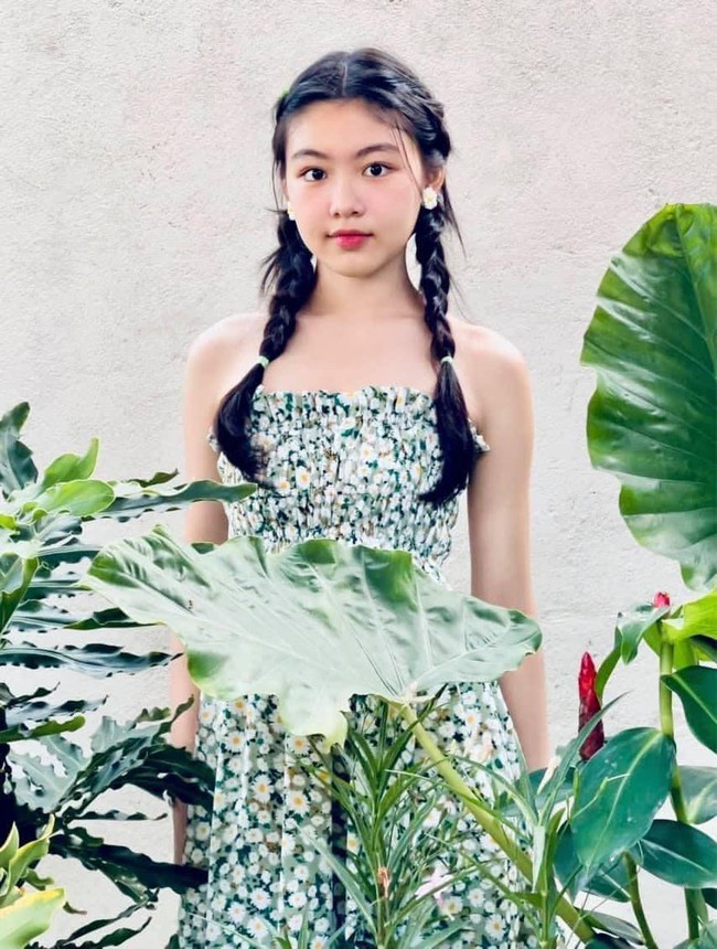 Con gái lớn nhà MC Quyền Linh gây sốt với nhan sắc và ngoại hình nổi bật ở tuổi 16 - Ảnh 4.