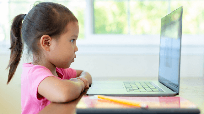 Học sinh cứ được th&ecirc;m v&agrave;o lớp học online lại "nhảy" ra, thầy c&ocirc; tưởng tr&ograve; trốn học, 1 tuần sau ph&aacute;t hiện sự thật động trời - Ảnh 2.
