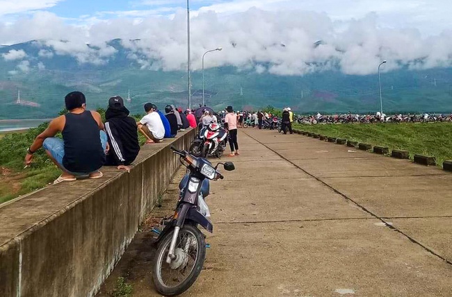 Nghi vấn cặp vợ chồng trẻ để lại thư tuyệt mệnh rồi nhảy cầu tự tử - Ảnh 2.