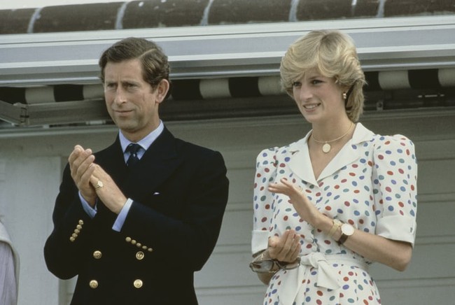 Ngoài chiếc đồng hồ bão tố mà Meghan Markle đang đeo, Công nương Diana còn có thêm 2 chiếc - Ảnh 6.