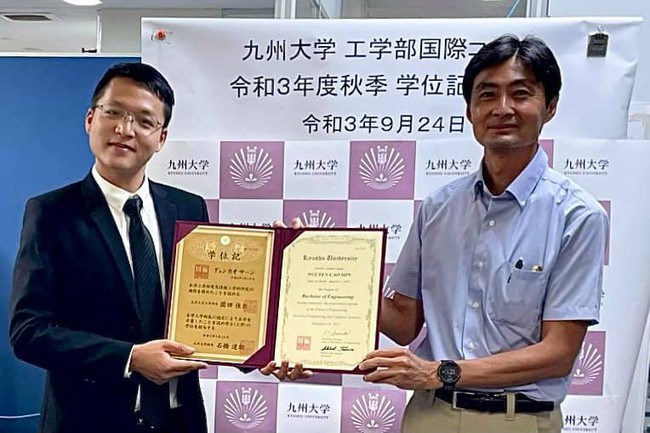 Nữ diễn viên đình đám của "Quỳnh búp bê" thì ra có em trai đã tuấn tú khôi ngô còn học siêu đỉnh, đến cô chị cũng công khai "ghen tỵ" thế này - Ảnh 2. Nữ diễn viên đình đám của "Quỳnh búp bê" thì ra có em trai đã tuấn tú khôi ngô còn học siêu đỉnh, đến cô chị cũng công khai "ghen tỵ" thế này - Ảnh 2.