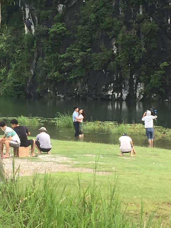Hương vị tình thân: CLIP Phương Oanh đi mua váy bầu, cảnh Long ôm vợ được dự đoán là thông báo có em bé - Ảnh 3. Hương vị tình thân: CLIP Phương Oanh đi mua váy bầu, cảnh Long ôm vợ được dự đoán là thông báo có em bé - Ảnh 3.