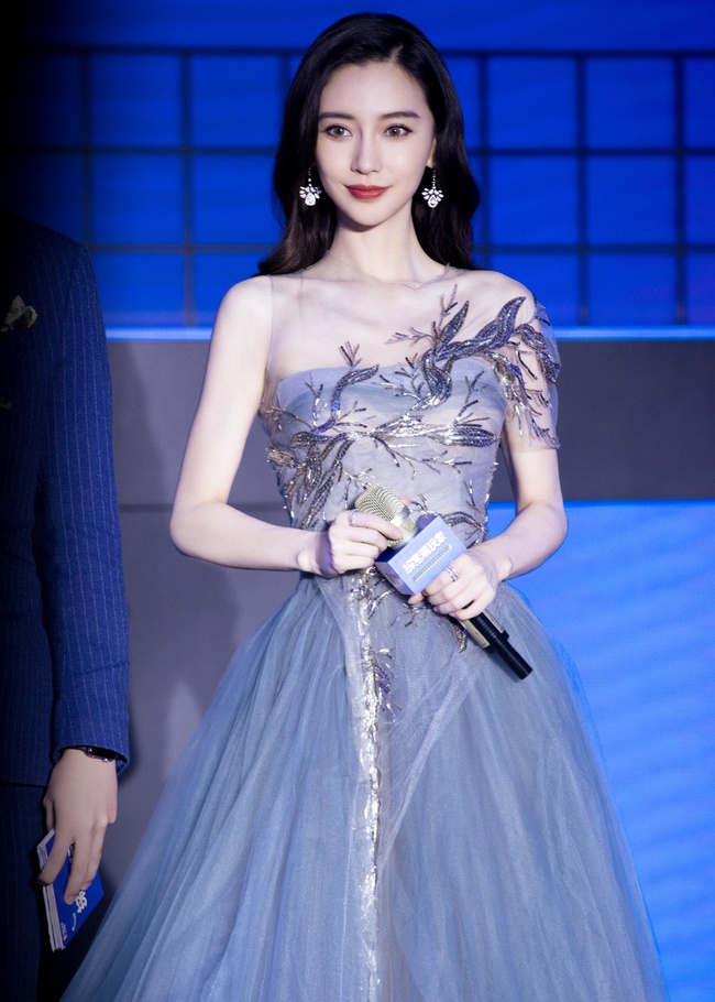 Từng là một sao hạng A của showbiz Hoa ngữ nhưng giờ địa vị của Angelababy đã không còn như xưa.