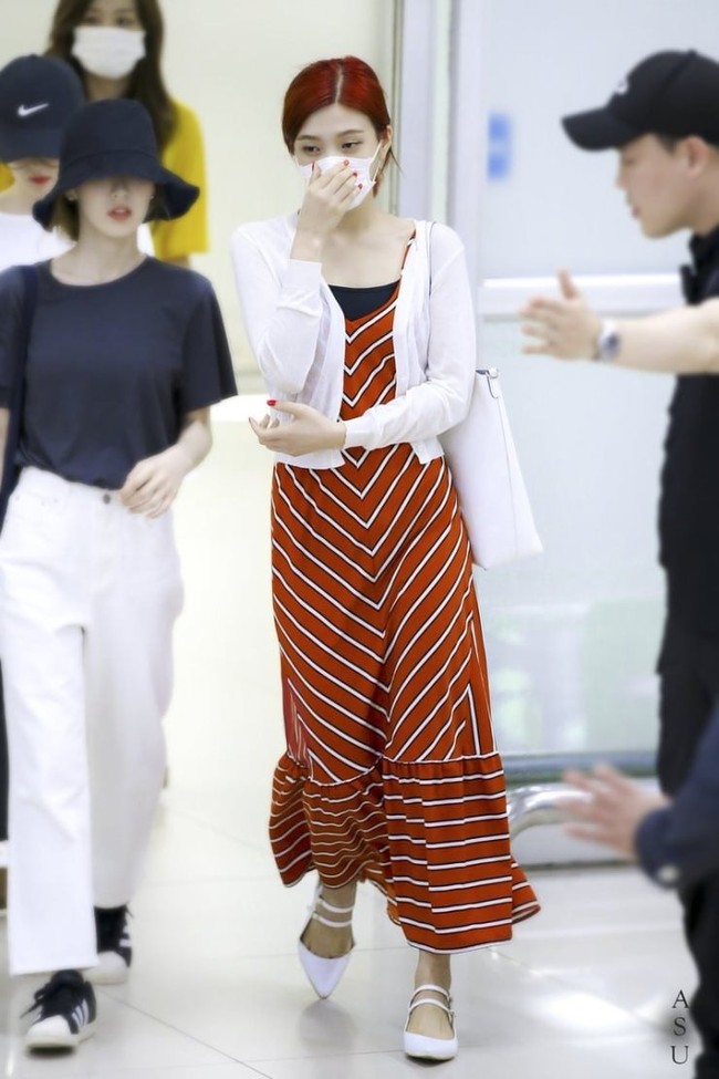 Joy có style sân bay xấu nhất Red Velvet: Thường xuyên lên đồ vừa sến vừa già như &quot;bà thím&quot;, chị em xem mà rút kinh nghiệm - Ảnh 6.