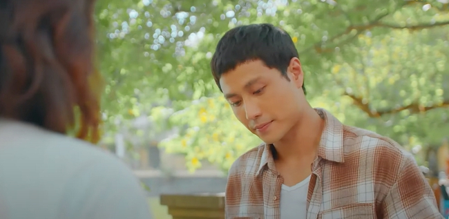 11 tháng 5 ngày tập 28: Sau pha hôn hụt vì nhớ bà, Đăng lại khiến Nhi mất mặt ở quán ăn - Ảnh 3. 11 tháng 5 ngày tập 28: Sau pha hôn hụt vì nhớ bà, Đăng lại khiến Nhi mất mặt ở quán ăn - Ảnh 3.