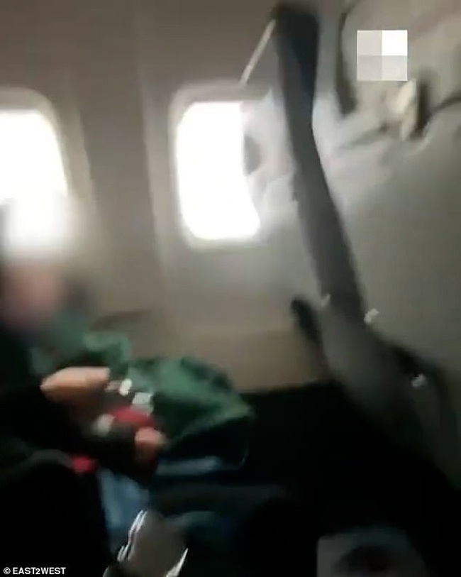 Máy bay chở 175 người bị sét đánh rơi tự do giữa bầu trời, video ghi lại cảnh hành khách la hét kinh hoàng trong tuyệt vọng gây ám ảnh - Ảnh 3.