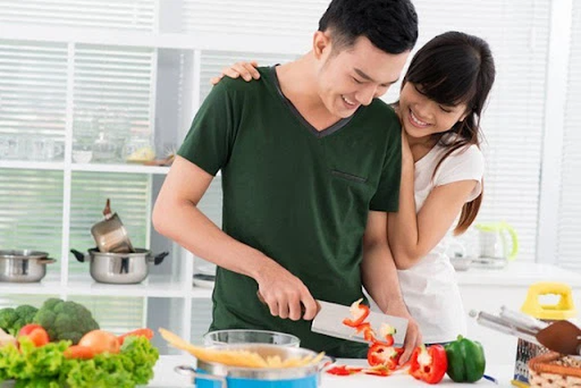 Khi chồng ngoan ngoãn nhận nấu cơm, rửa bát - Ảnh 1. Khi chồng ngoan ngoãn nhận nấu cơm, rửa bát - Ảnh 1.