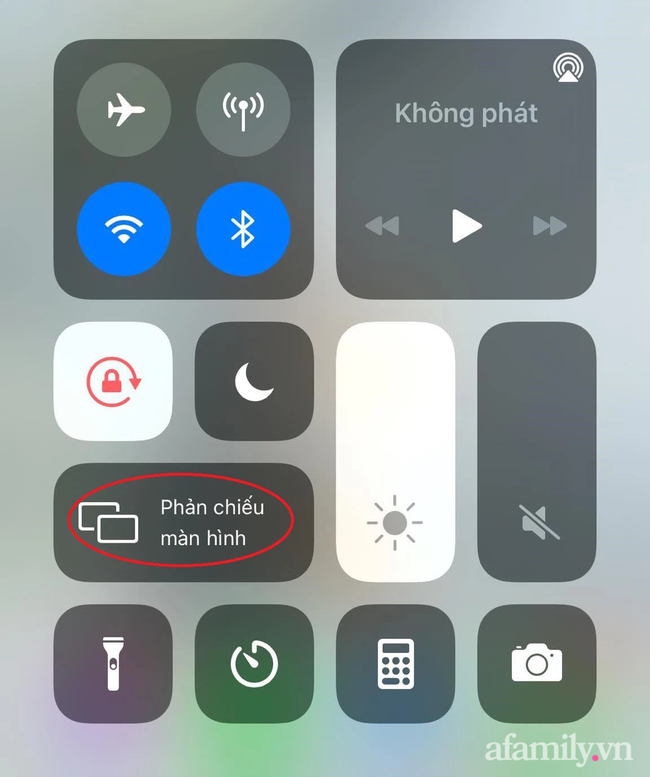 Con học online cả ngày, mắt đỏ hoe trông rõ thương: Bố mẹ làm ngay 5 cách này thì mắt con đỡ mỏi hơn hẳn! - Ảnh 4. Con học online cả ngày, mắt đỏ hoe trông rõ thương: Bố mẹ làm ngay 5 cách này thì mắt con đỡ mỏi hơn hẳn! - Ảnh 4.