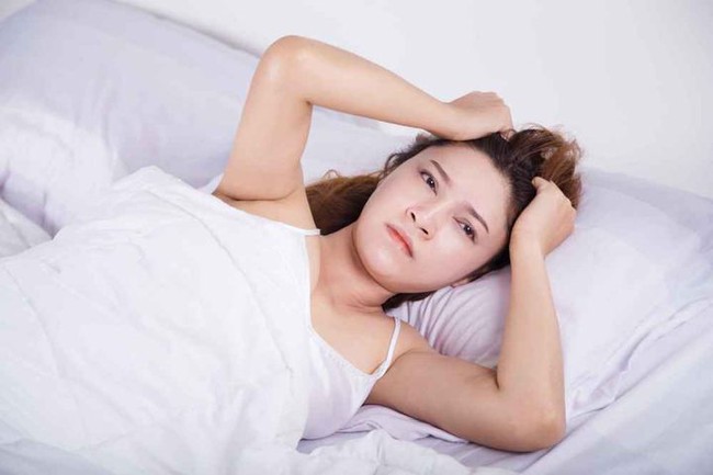 Phụ nữ khi thức dậy có 5 biểu hiện này, chứng tỏ cơ thể đang lão hóa nhanh chóng - Ảnh 1.