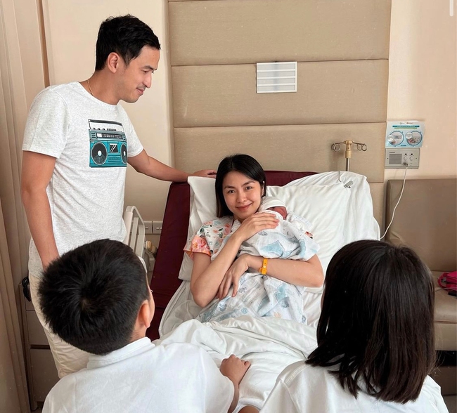 Lần hiếm hoi Tăng Thanh Hà khoe ảnh con út sau gần 1 tháng sinh nở - Ảnh 2.