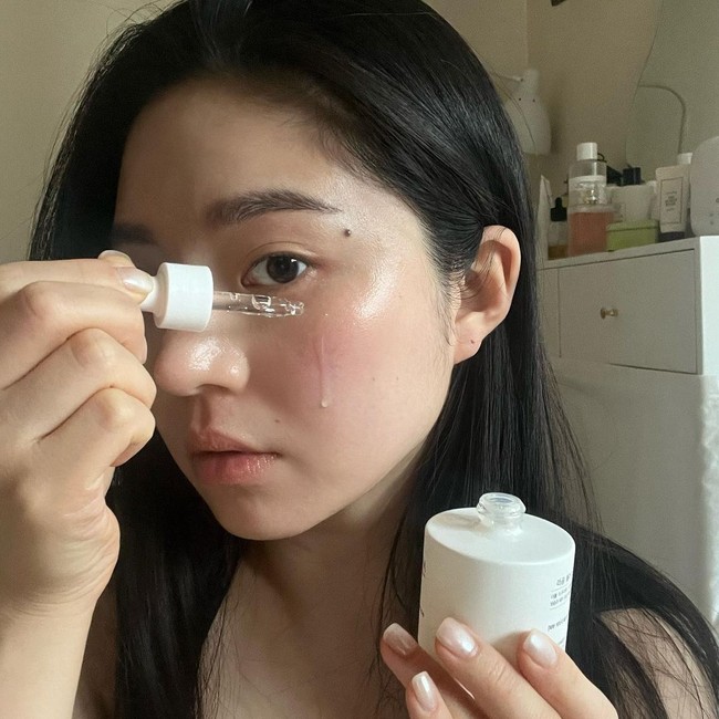 Sản phẩm skincare nên - không nên mua đắt: Năm mới nhất định phải biết để tránh &quot;cháy túi&quot; mà da vẫn xấu - Ảnh 2.