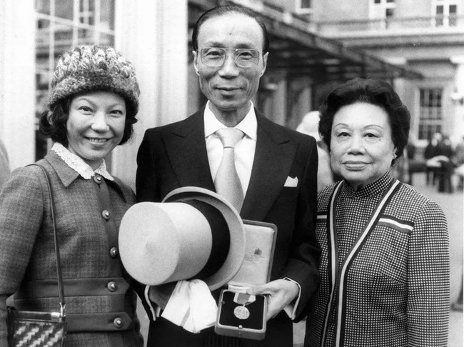 Tỷ phú Hong Kong và người tình gắn bó 45 năm: Chính thất qua đời, "tiểu tam" tuyên bố bất ngờ, lộ rõ vì sao "tình tay ba" tồn tại được lâu đến thế! - Ảnh 3.