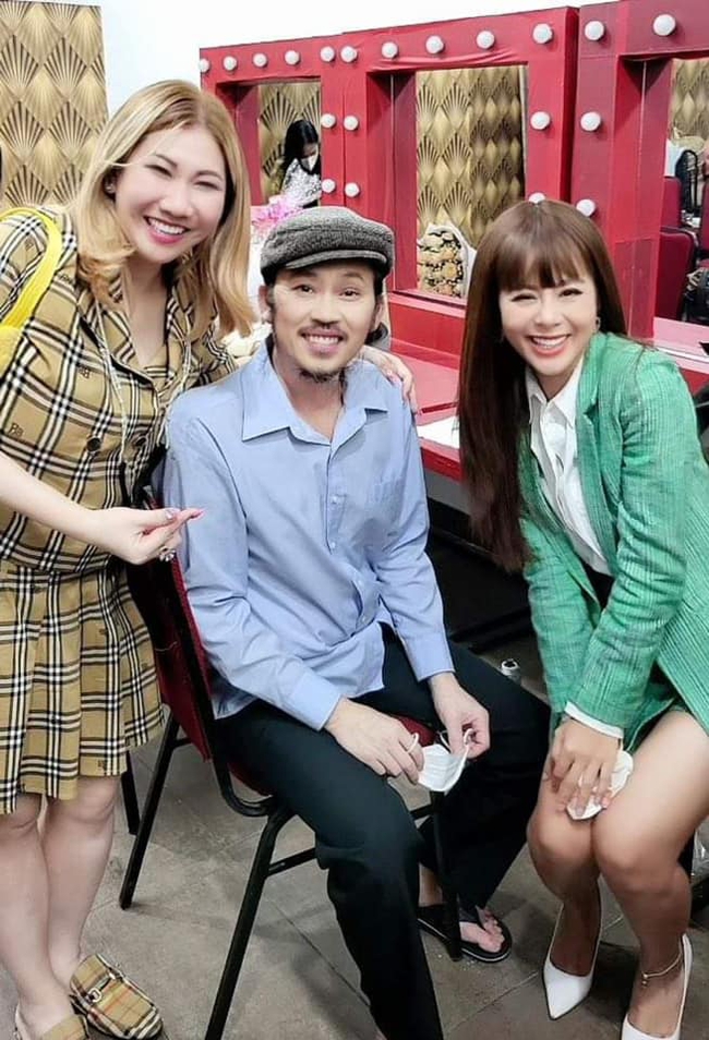 Nam Thư bị netizen vào thẳng Facebook mắng làm màu, nịnh nọt Hoài Linh, lập tức có pha đáp trả cực gắt - Ảnh 2. Nam Thư bị netizen vào thẳng Facebook mắng làm màu, nịnh nọt Hoài Linh, lập tức có pha đáp trả cực gắt - Ảnh 2.