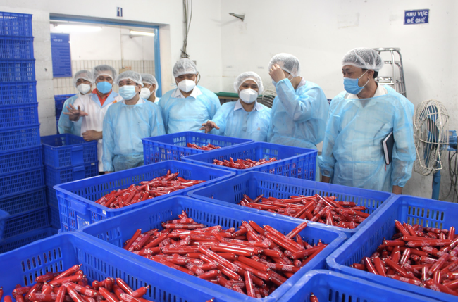 TPHCM thành lập 35 đoàn thanh kiểm tra thực phẩm phục vụ Tết Nguyên đán, xử lý nghiêm vi phạm về giá - Ảnh 1.