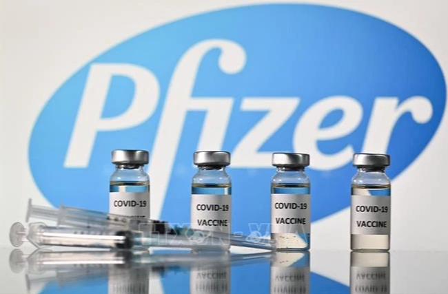 Pfizer triển khai sản xuất đại trà vaccine ngừa biến thể Omicron - Ảnh 1. Pfizer triển khai sản xuất đại trà vaccine ngừa biến thể Omicron - Ảnh 1.