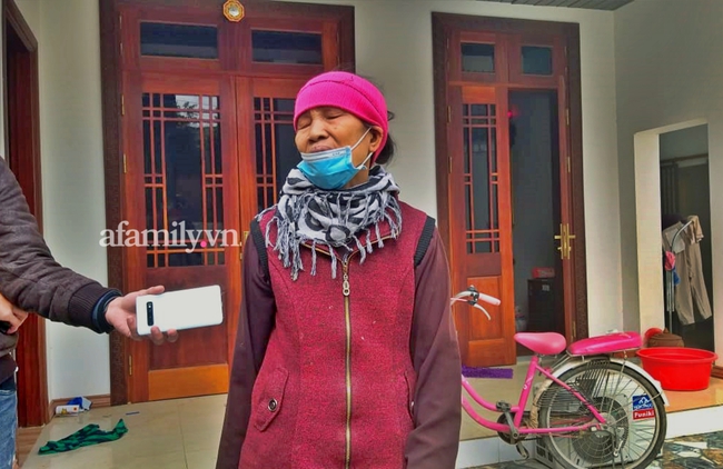 Bà chủ nhà trọ nơi bé gái 3 tuổi nghi bị bạo hành ở cùng mẹ và người tình: "Con bé rất sợ mẹ và chú ở cùng, sợ một phép" - Ảnh 4. Bà chủ nhà trọ nơi bé gái 3 tuổi nghi bị bạo hành ở cùng mẹ và người tình: "Con bé rất sợ mẹ và chú ở cùng, sợ một phép" - Ảnh 4.