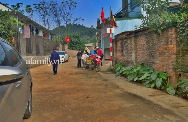 Bà chủ nhà trọ nơi bé gái 3 tuổi nghi bị bạo hành ở cùng mẹ và người tình: "Con bé rất sợ mẹ và chú ở cùng, sợ một phép" - Ảnh 2. Bà chủ nhà trọ nơi bé gái 3 tuổi nghi bị bạo hành ở cùng mẹ và người tình: "Con bé rất sợ mẹ và chú ở cùng, sợ một phép" - Ảnh 2.