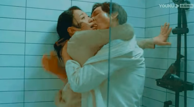 &quot;Đời này có em&quot;: Chung Hán Lương hôn Lý Tiểu Nhiễm như phim 18+, sốc nhất cảnh cắn môi như nuốt mặt nữ chính - Ảnh 6.