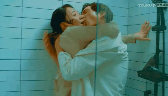 &quot;Đời này có em&quot;: Chung Hán Lương hôn Lý Tiểu Nhiễm như phim 18+, sốc nhất cảnh cắn môi như nuốt mặt nữ chính - Ảnh 4.